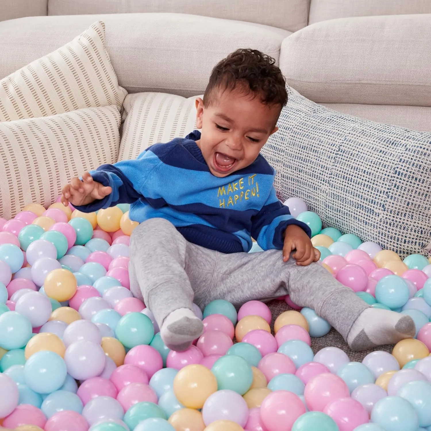 Amazon Basics BPA Free Crush-Proof Plastic Ball, Pit Balls with Storage Bag, Toddlers Kids 12  Months, Pack of 400 Balls, 6 Pastel Colors