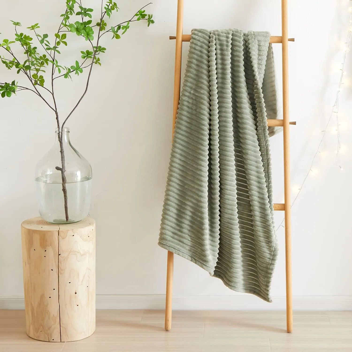 Geniospin Fleece Throw Blanket, 280GSM Extra Soft Lightweight Blanket with Strip, Plush Fuzzy Cozy Blankets and Throws for Couch, Bed, Sofa Cozy, Warm and Breathable (Sage Green, 60x80 inches)