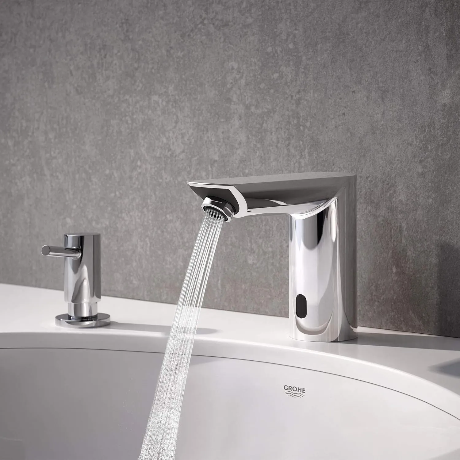 GROHE 36468000 Bau Cosmopolitan E Touchless Electronic Faucet Less Mixing, Battery-Powered, DC, Starlight Chrome