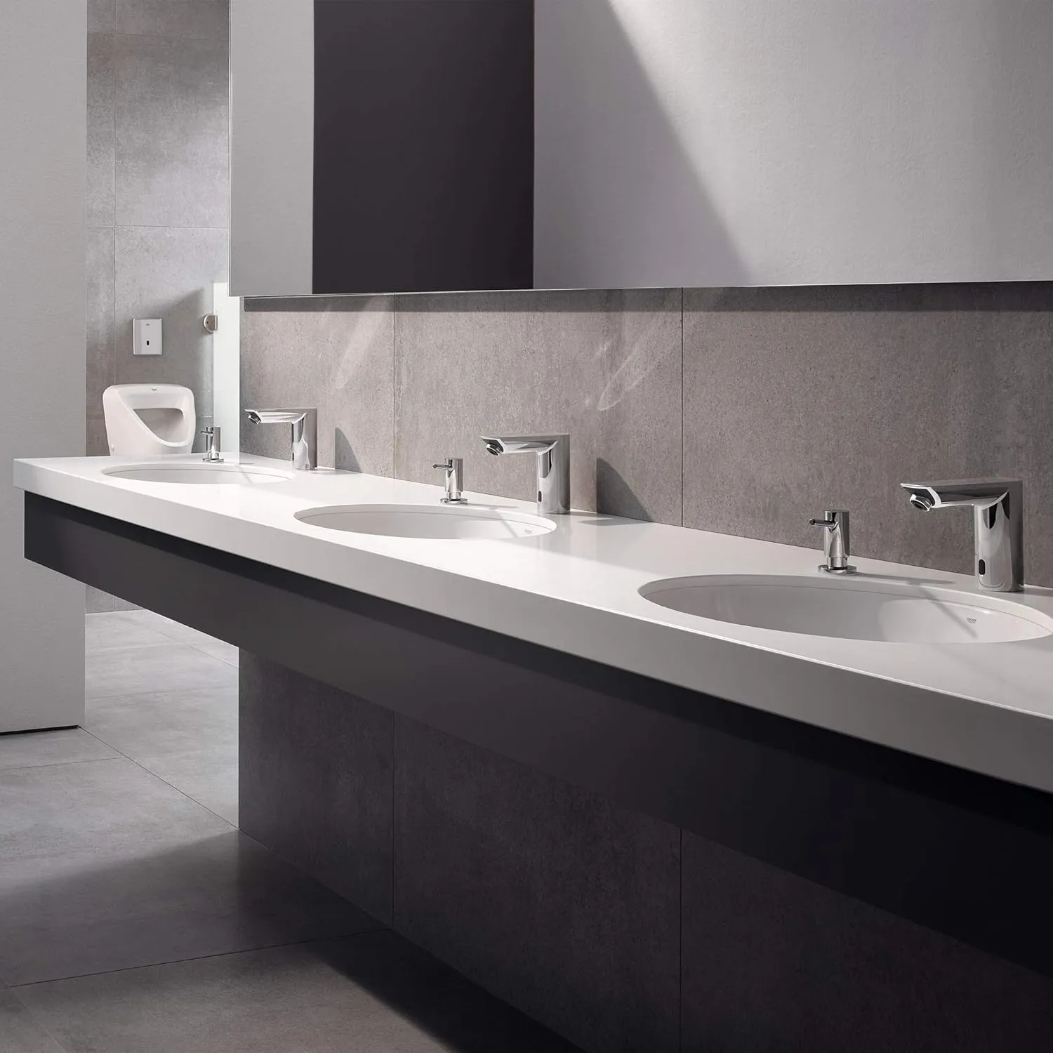 GROHE 36468000 Bau Cosmopolitan E Touchless Electronic Faucet Less Mixing, Battery-Powered, DC, Starlight Chrome