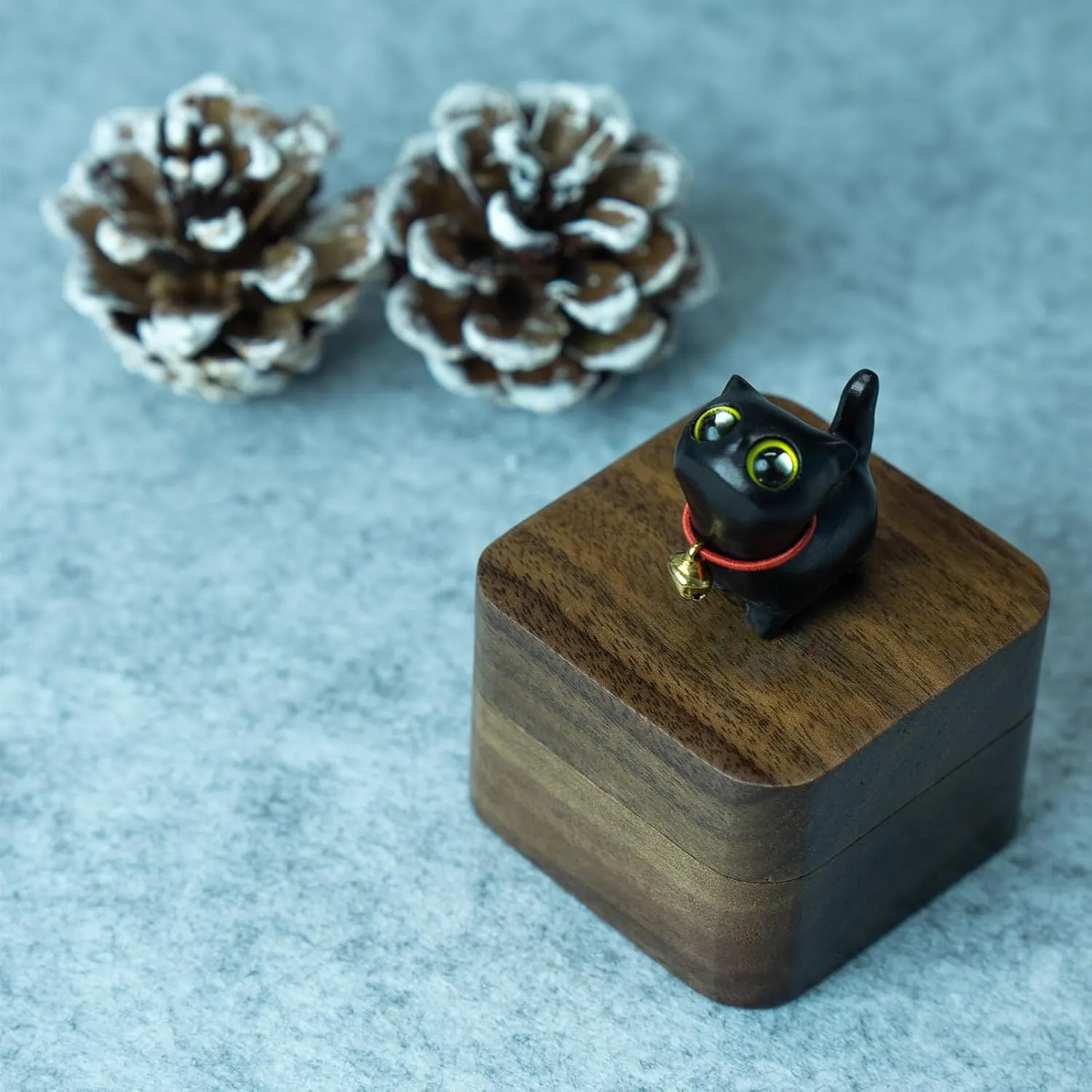 Hand-Carved Cat Wooden Ring Box - Magnetic Closure Wedding & Engagement Jewelry Gift Box ﻿(Black Cat)
