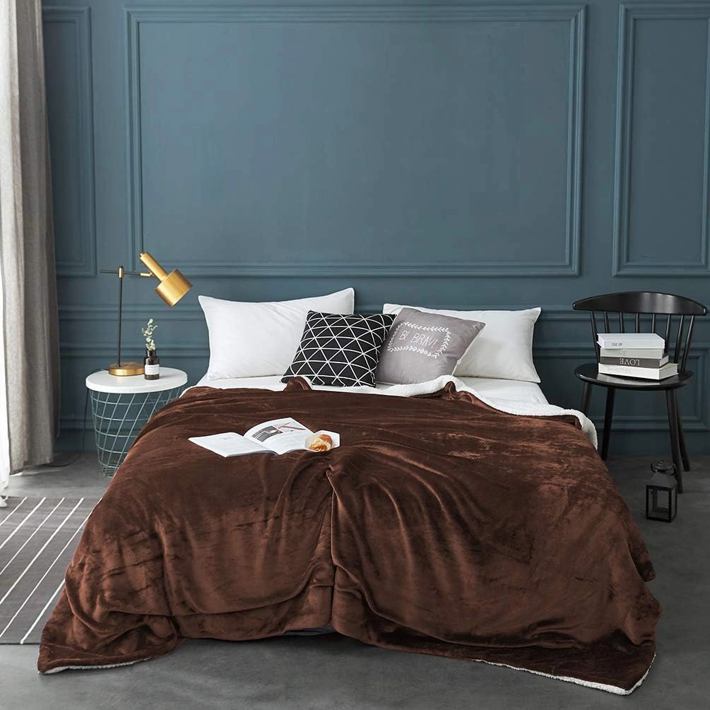 LBRO2M Sherpa Fleece Bed Blanket King Size Super Soft Fuzzy Plush Warm Cozy Fluffy Microfiber Couch Throw Velvet Double Reversible Luxurious Blankets,Brown