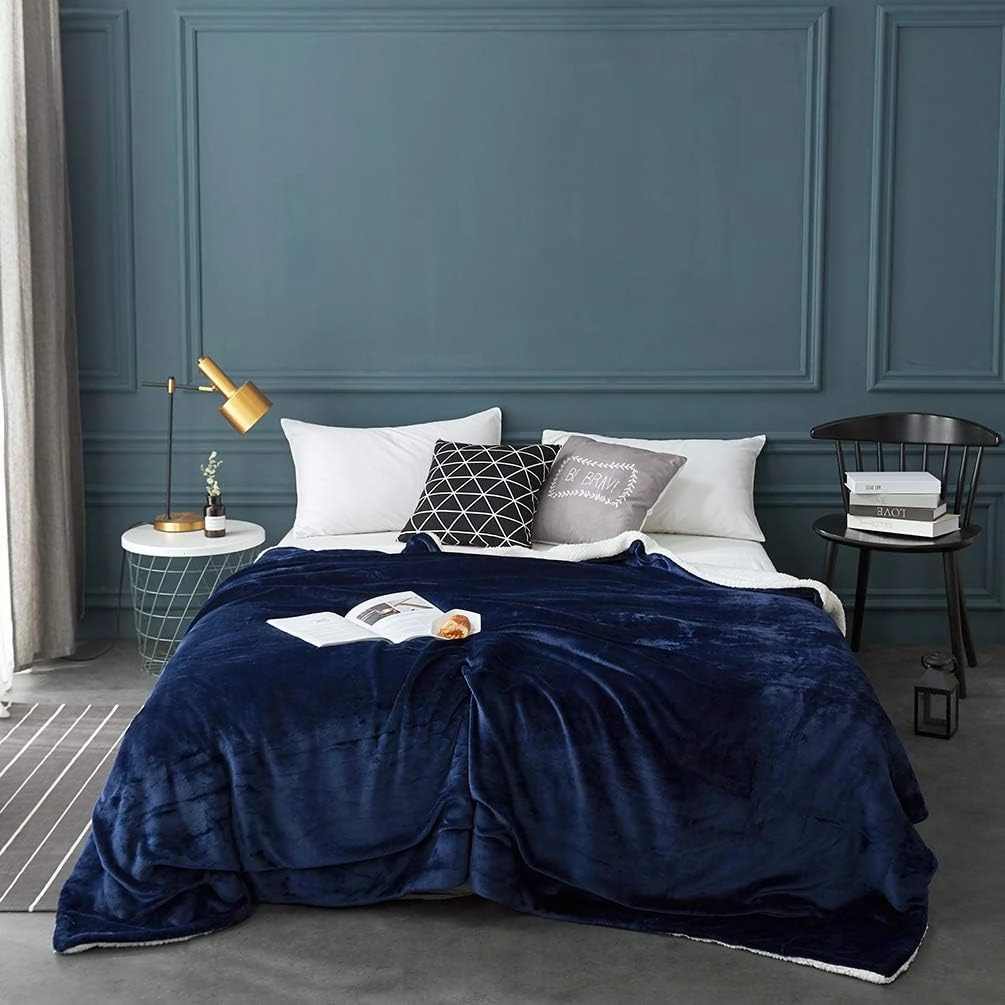 LBRO2M Sherpa Fleece Bed Blanket King Size Super Soft Fuzzy Plush Warm Cozy Fluffy Microfiber Couch Throw Velvet Double Reversible Luxurious Blankets,Navy Blue