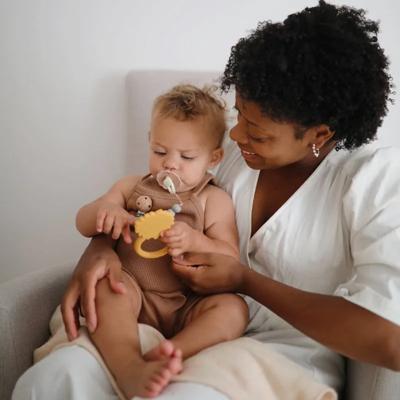Mushie   Teether Lion Soft Yellow