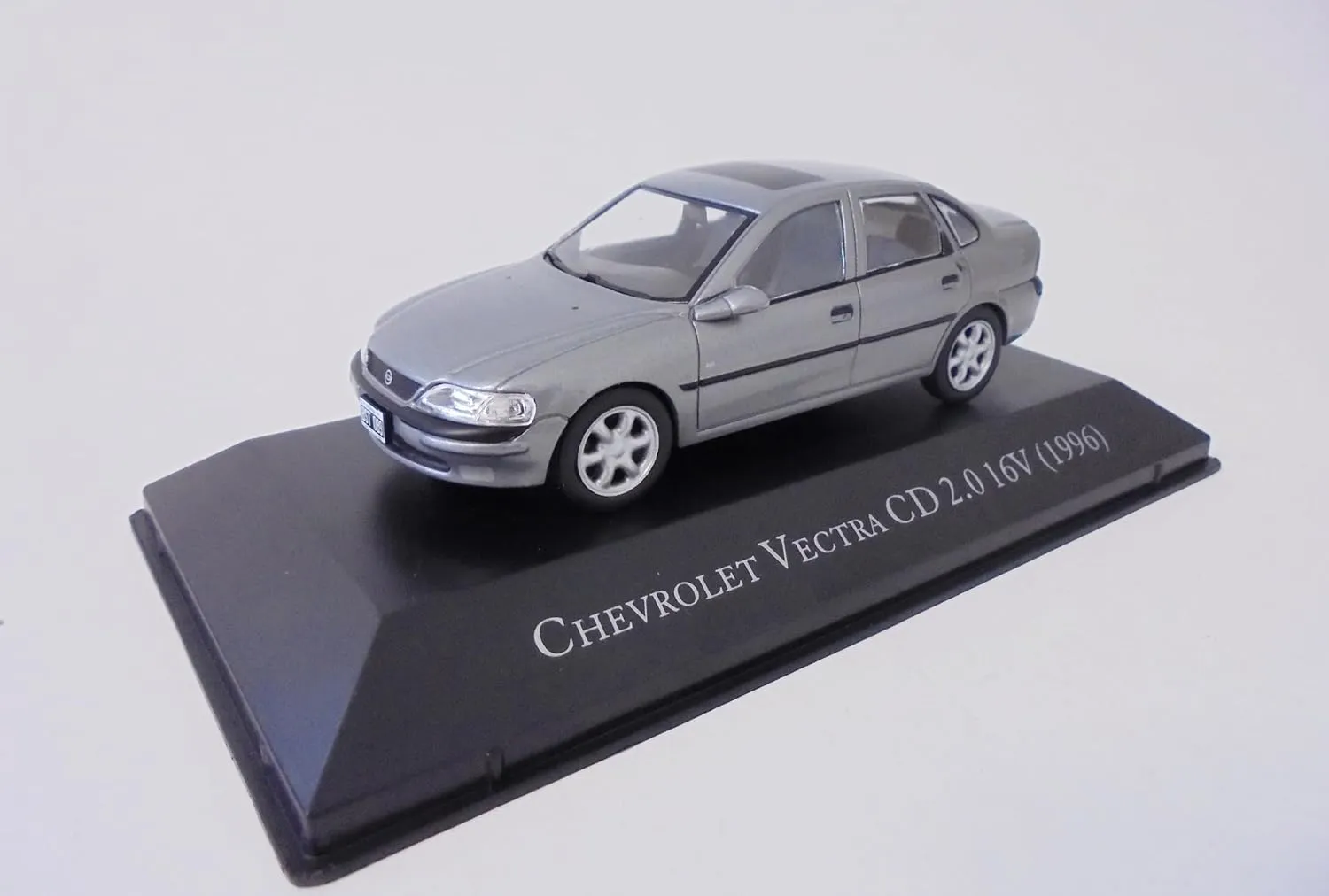 OPO 10 - 1/43 Model car Compatible with Chevrolet Vectra CD 2.0 16V 1996 - AR158