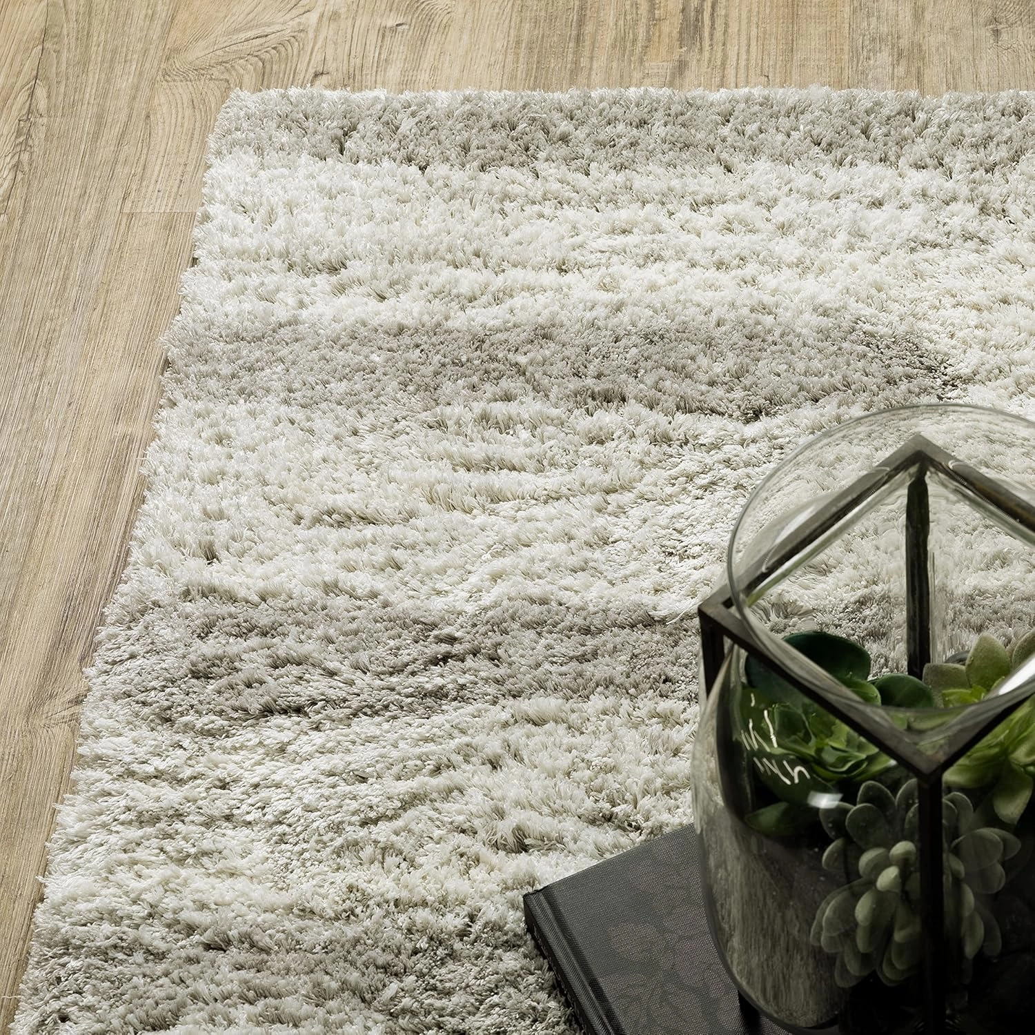 Oriental Weavers Verona Area Rug - 5605H - 2'3" x 7'6" - in Ivory/Grey - Plush Soft Shag, Modern Style, Stain Resistant, Cushion Feel, Entryway, Hallway Runner Rug