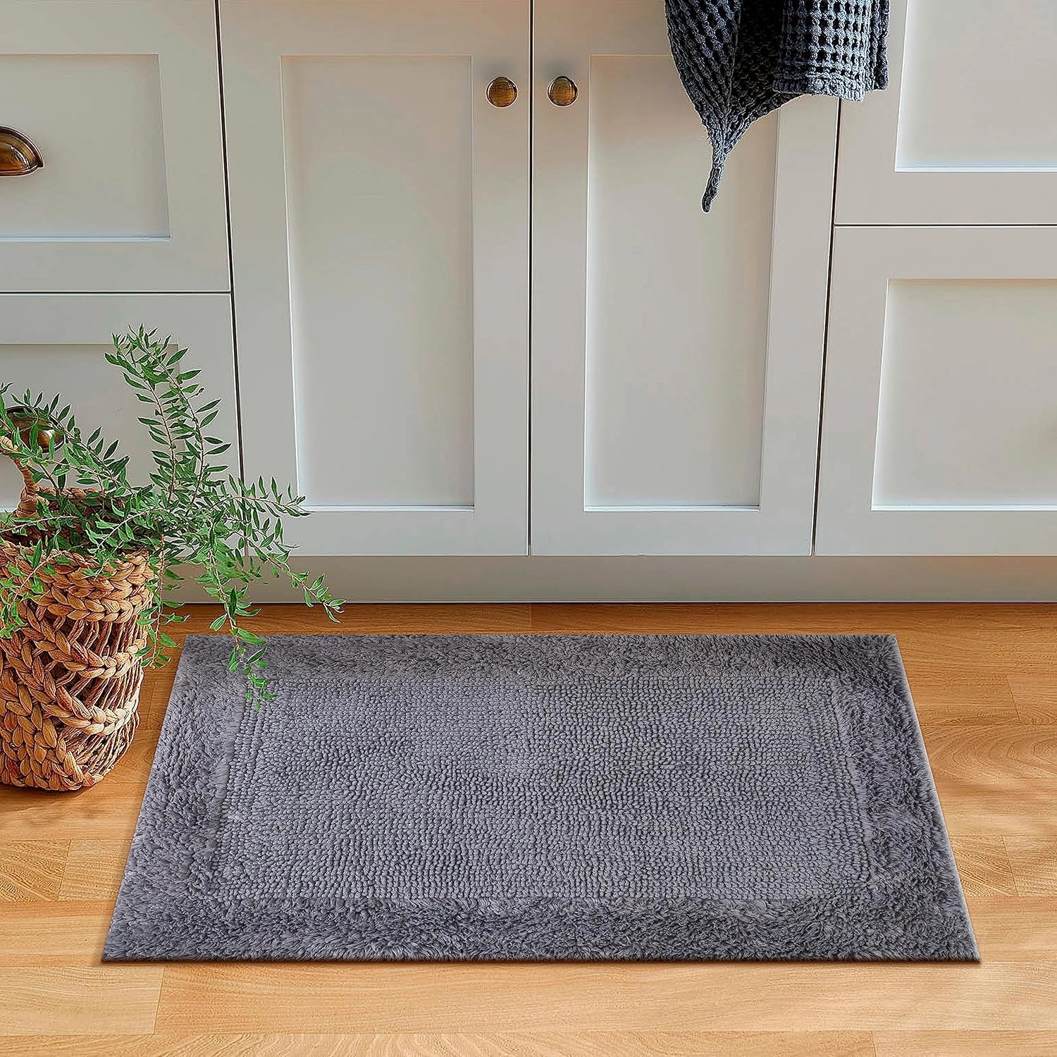 Savi Home Bath Mat Rug 17x24 Charcoal Grey, 100% Pure Cotton, Super Soft White, Plush & Absorbent, Hand Tufted Heavy Weight Construction, Full Reversible Step Out Rugs