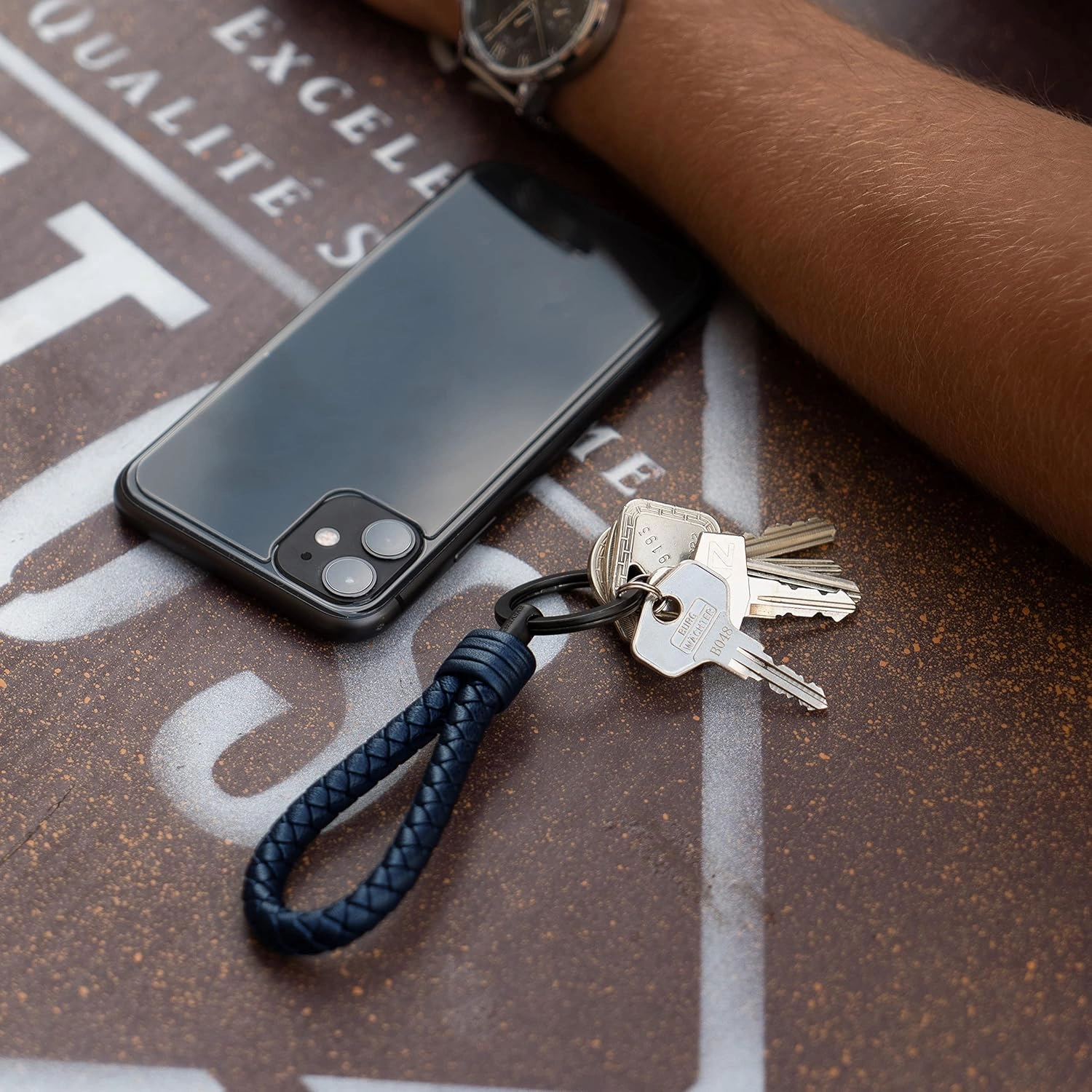 SERASAR | Leather Keychain [Strong] with Stainless Steel Key Ring - Additional Rings for Small Keys - With Gift Box