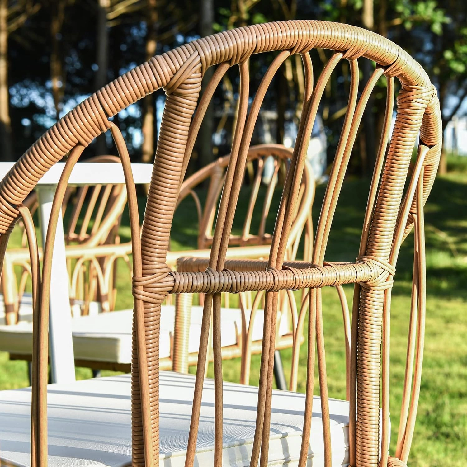 YITAHOME Bistro Chairs Set of 4 Rattan Outdoor Dining Chairs with Arms & Cushions Woven Rattan Chair with Curved Backrest All-Weather Wicker Patio Dining Chair for Patio or Restaurant, Beige